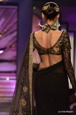Model walk the ramp for Ritu Kumar Show at Wills Lifestyle India Fashion Week 2012 day 5 on 10th Oct 2012 (45).JPG